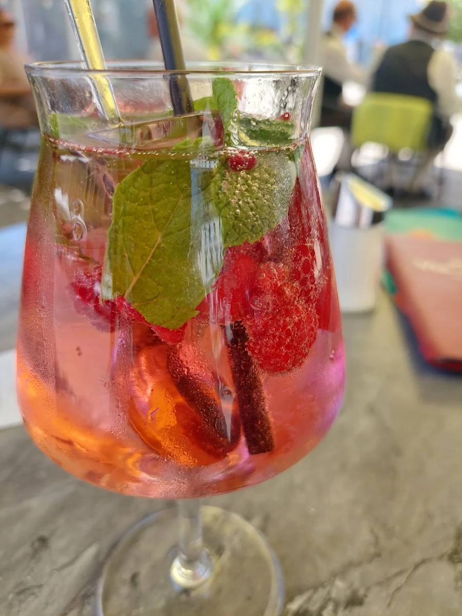 Himbeeren Minze Soda