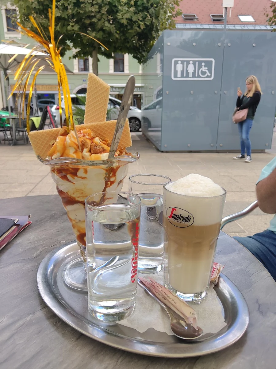 Nussbecher