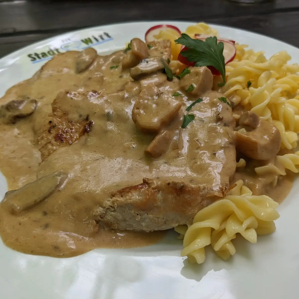 Naturschnitzel Mit Steinpilzsauce
