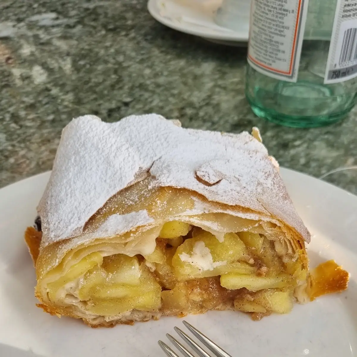 Apfelstrudel Mit Vanillesauce