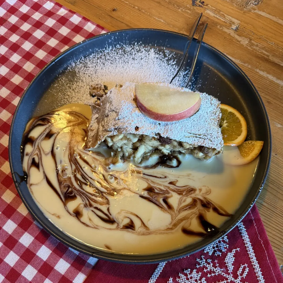 Hausg’machter Apfelstrudel