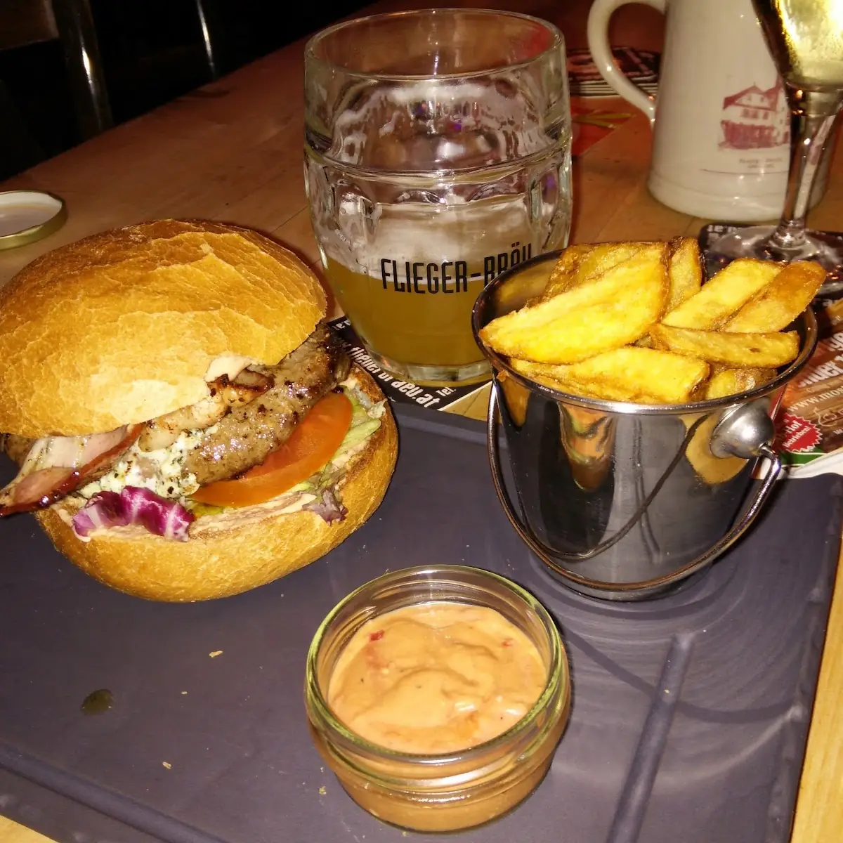 Burger Mit Pommes