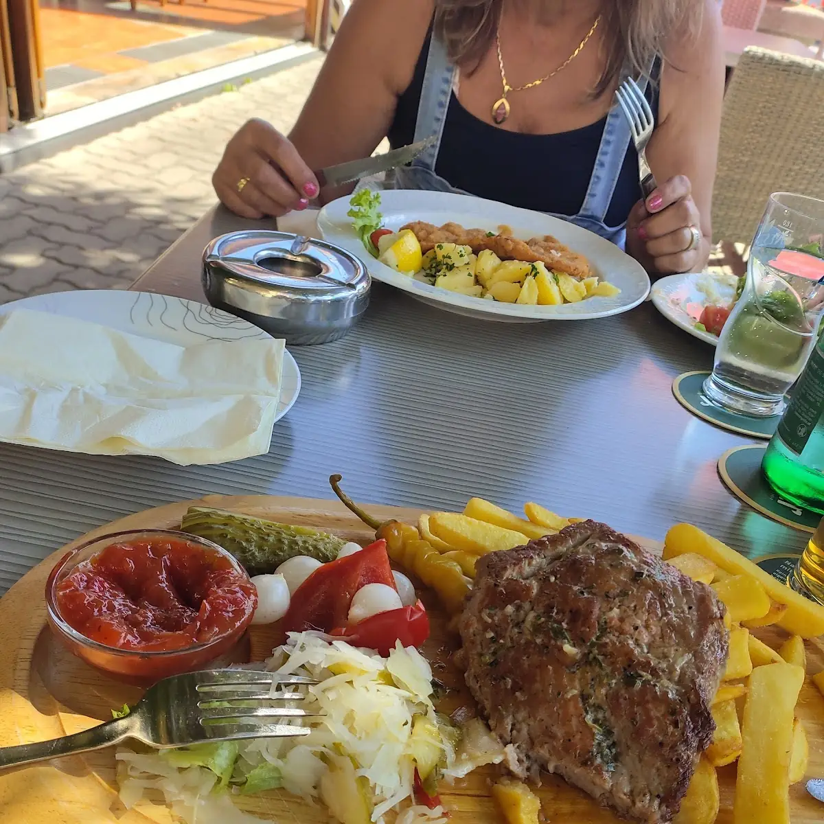 Wiener Schnitzel Und Grill Platte