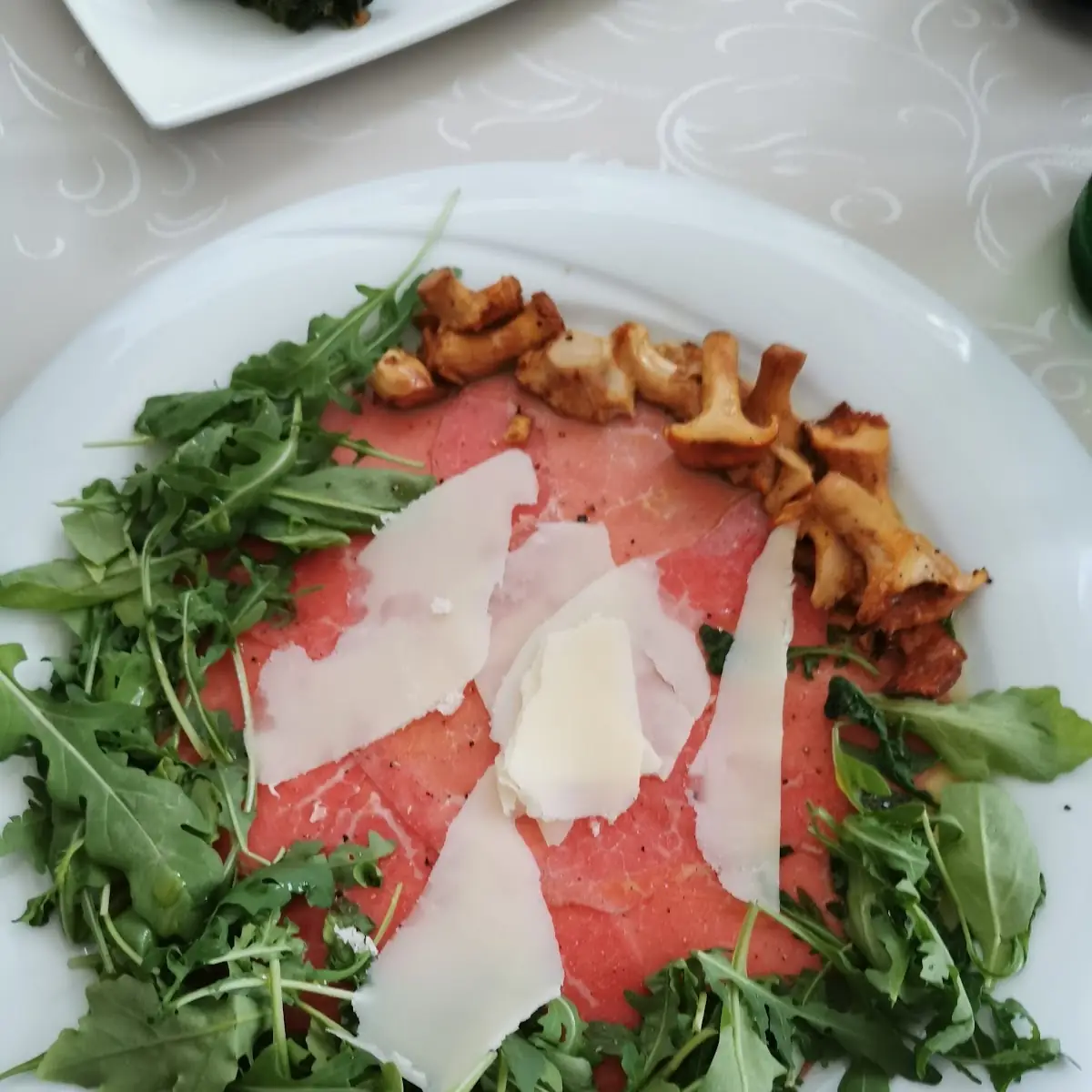 Carpaccio Di Manzo Con Rucola E Parmigiano