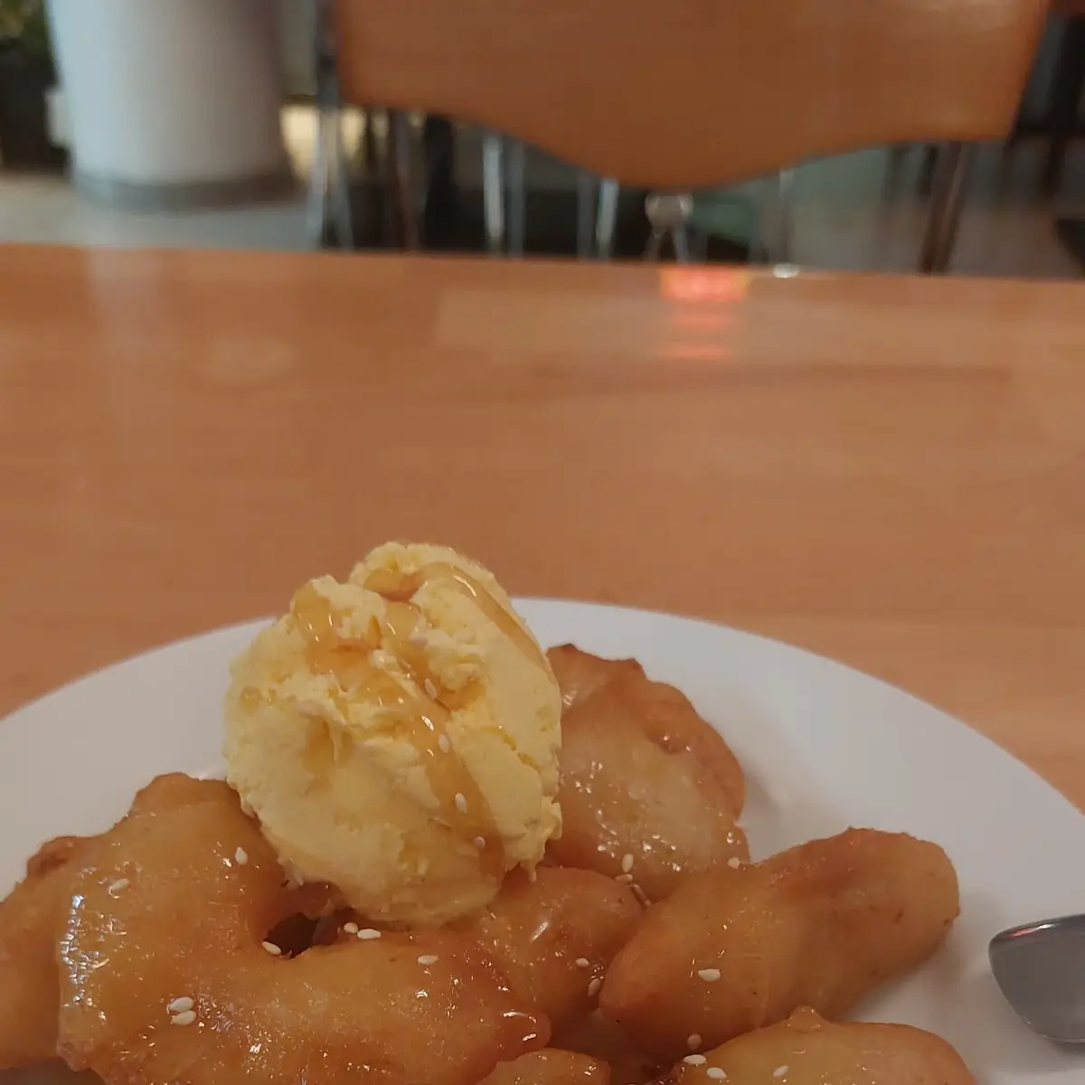 Gebackenes Obst Mit Eis