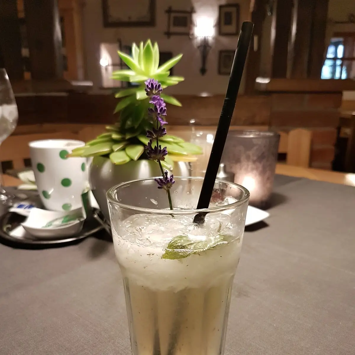 Lavendel Gin Fizz