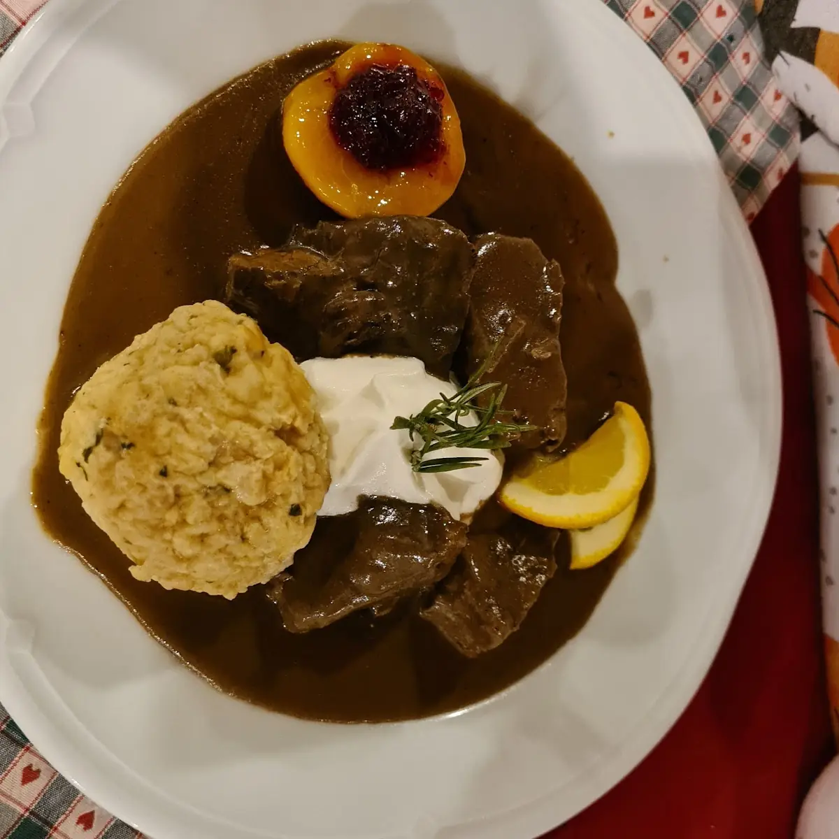 Hirschgulasch