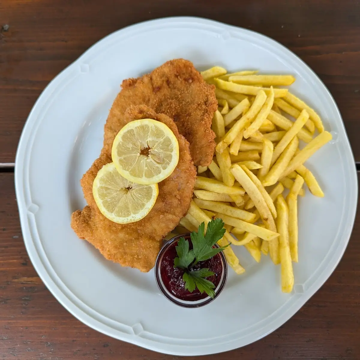 Wiener Schnitzel Mit Pommes