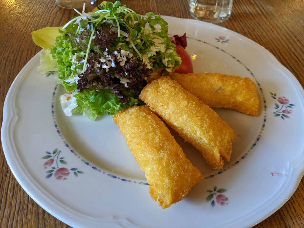 Röstitaschen Mit Frischkäse Und Salat