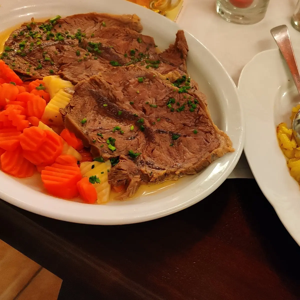 Rindfleisch Teller Mit Gerösteten Erdäpfel