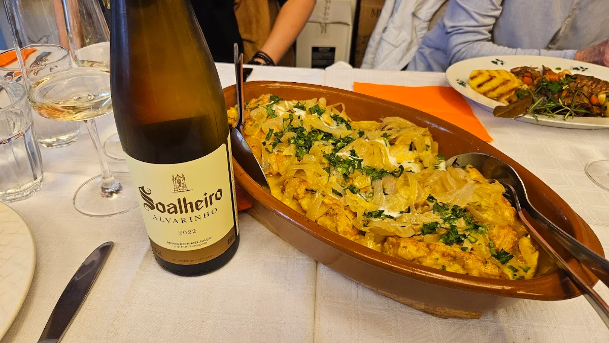 Bacalhau Mit Kartoffeln Und Zwiebeln In Ei Essig Sauce