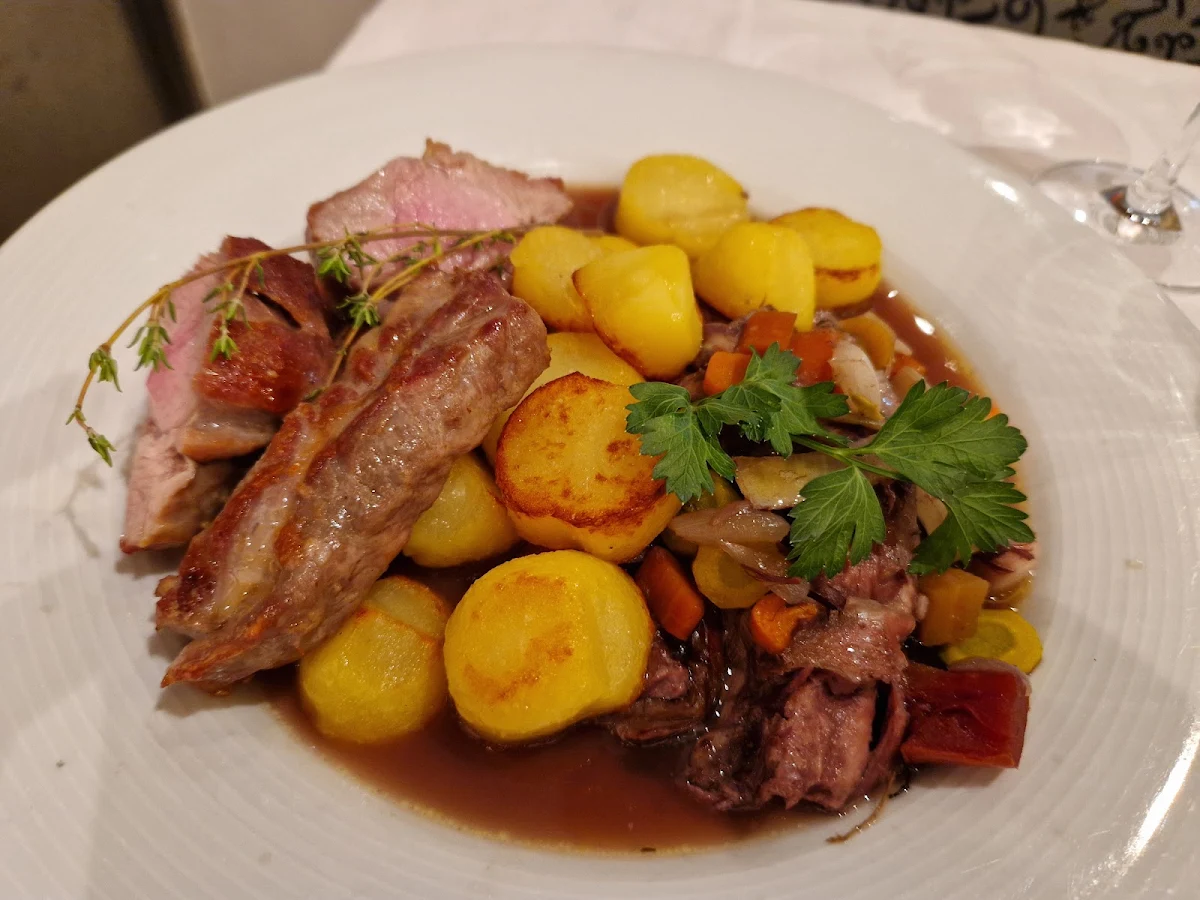 Jungziege In Rotweinthymiansauce