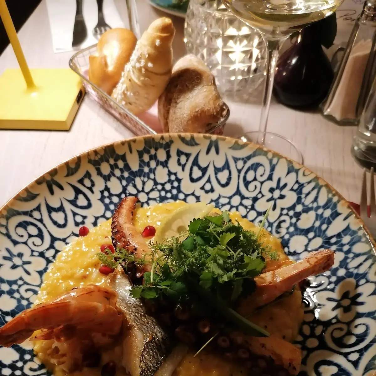 Garnelen Oktopus Jakobsmuscheln Auf Mango Chili Risotto