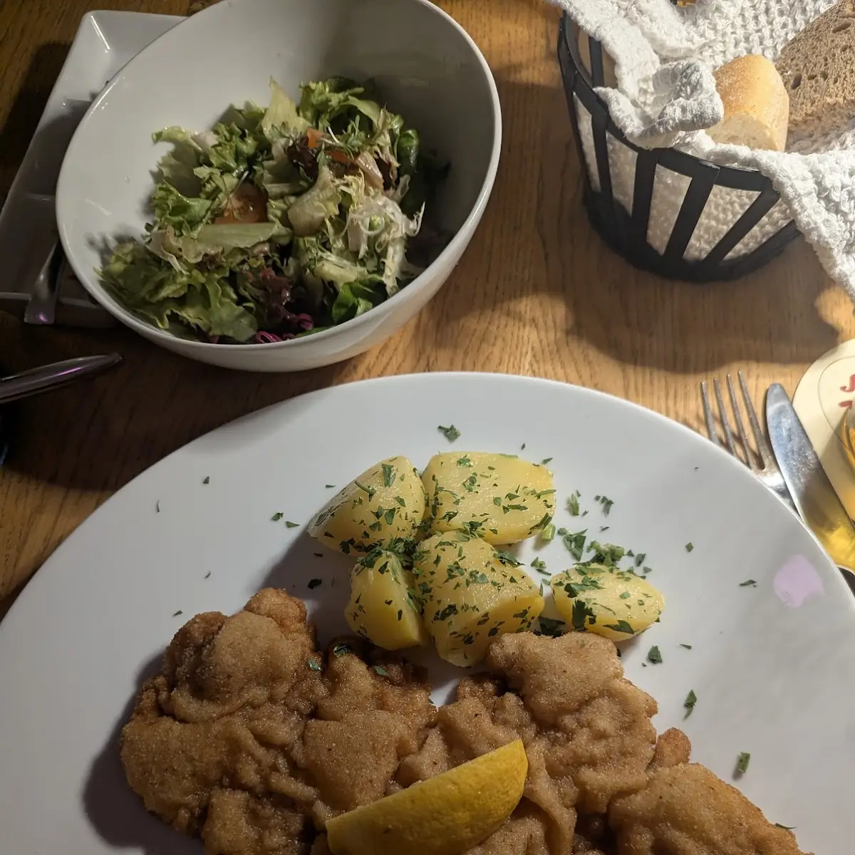 Wiener Schnitzel Mit Kartoffeln Und Salat