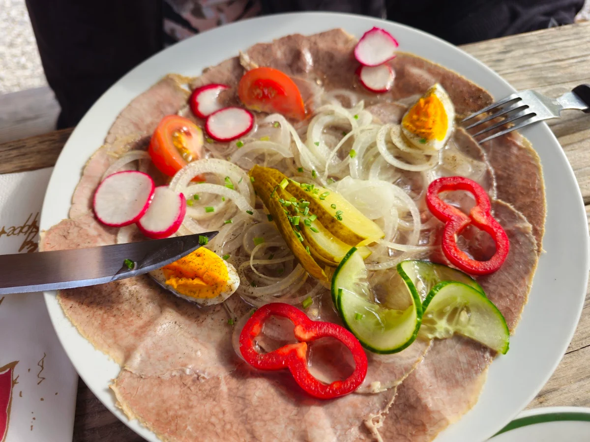 Saures Rindfleisch