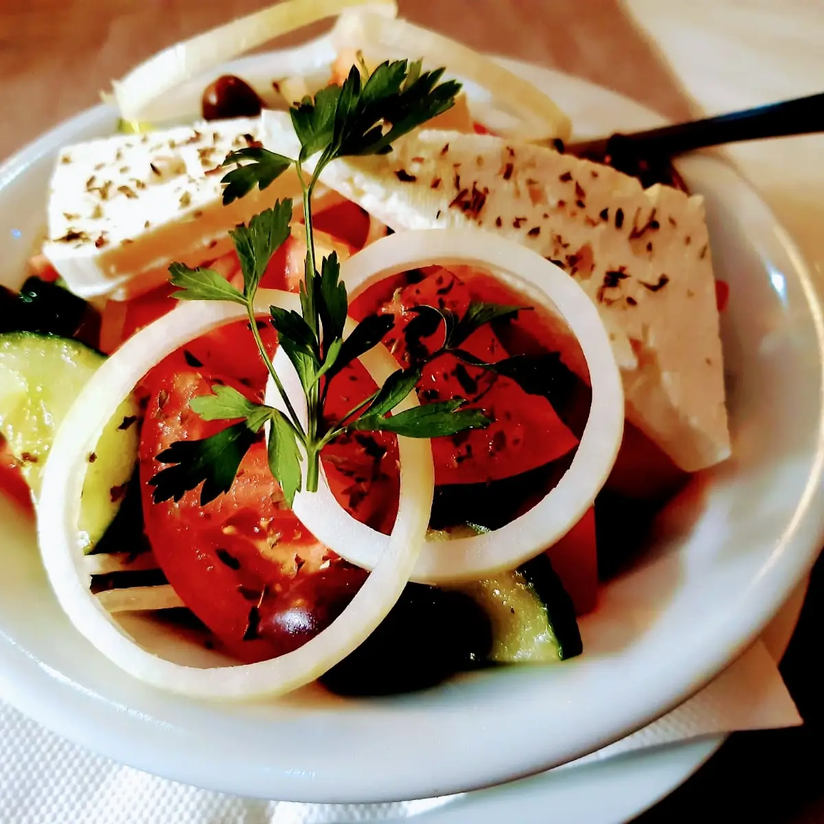 Salata Choriatiki, Gyros Hellas