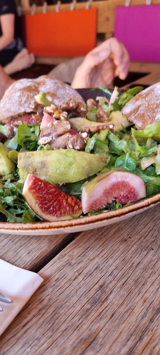 Salat Mit Feigen Und Nüssen