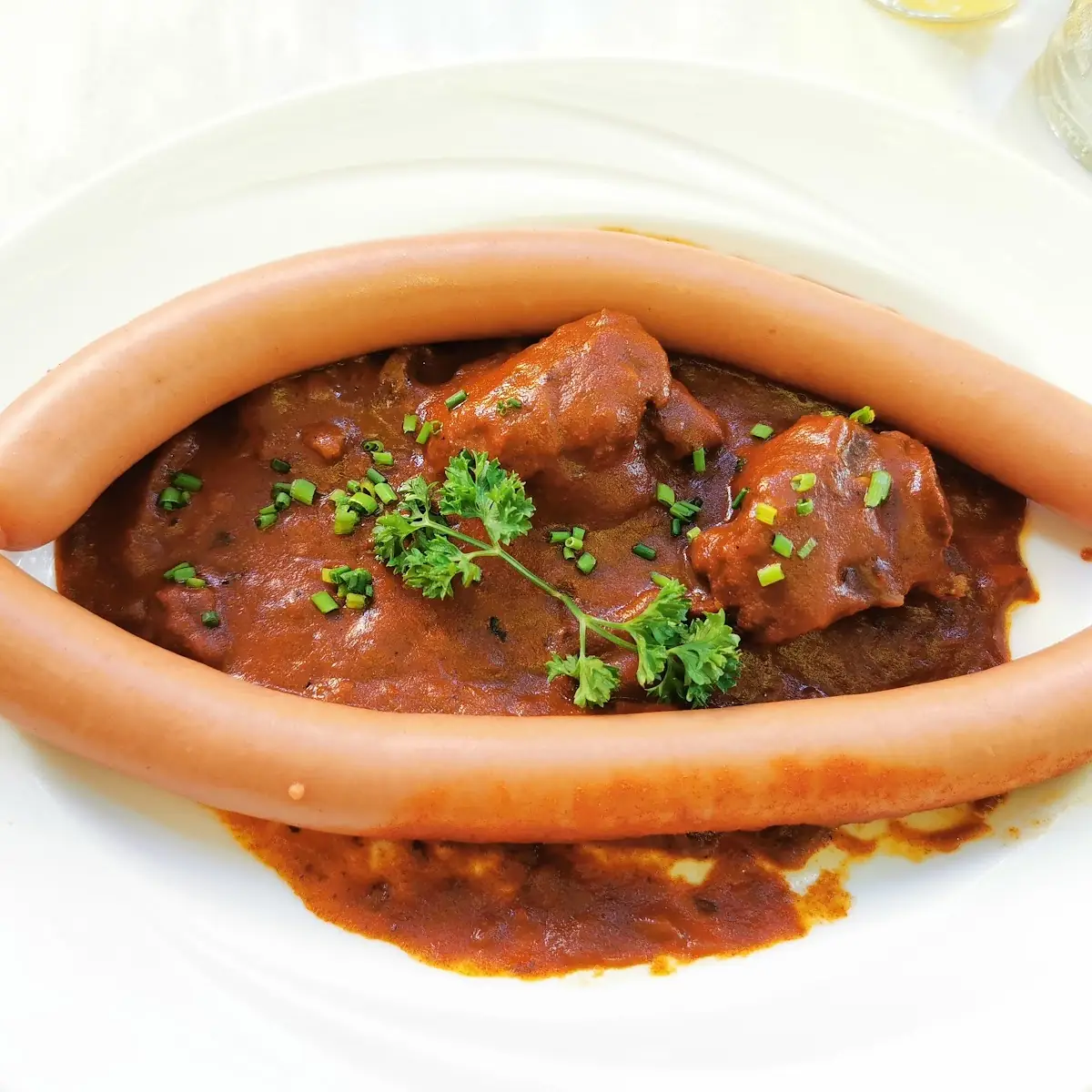 Sacher-würstel Im Gulaschsaft