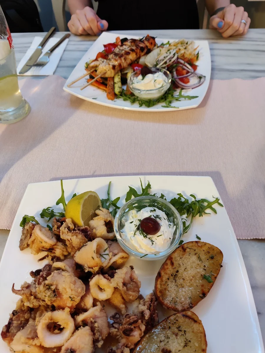 Calamari Fritti Und Souvlaki