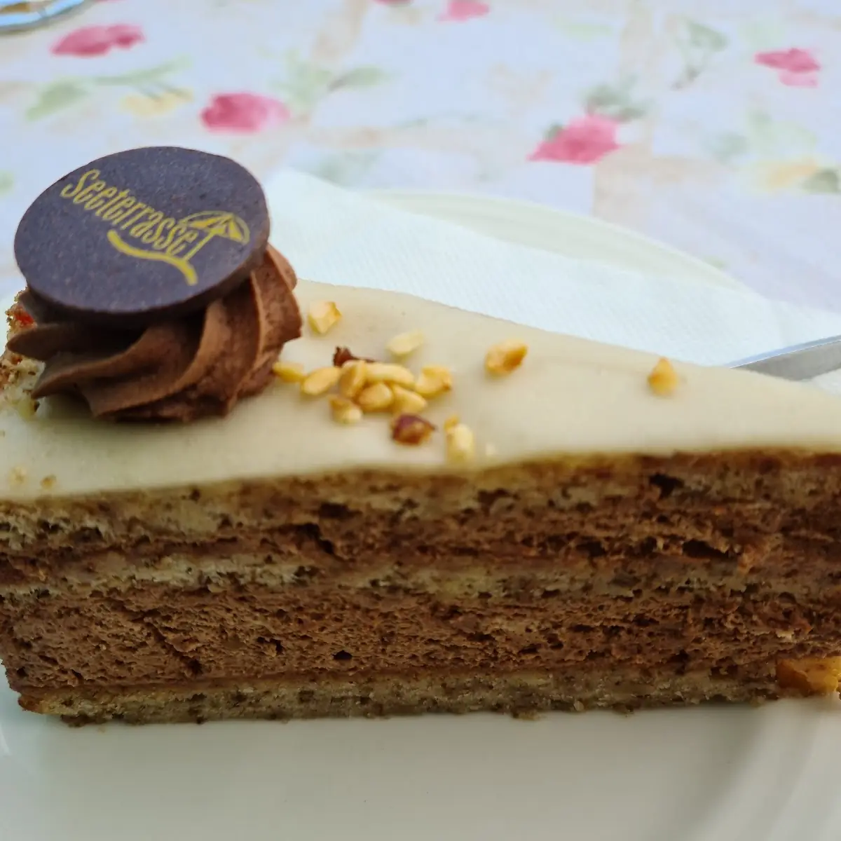 Nuss Krokanttorte