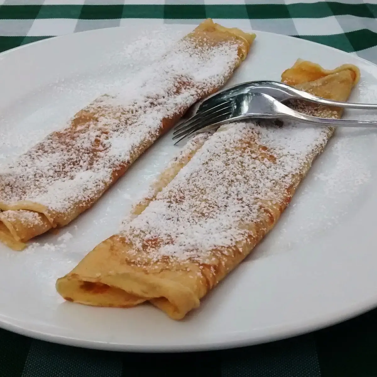Palatschinken Mit Marillenmarmelade