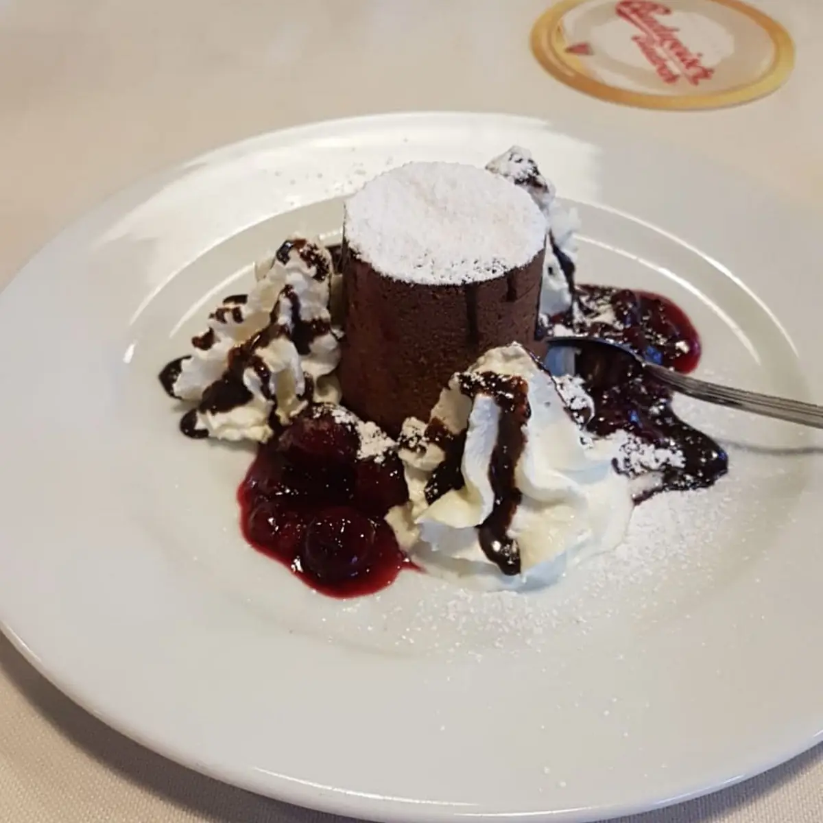 Schokomoussetürmchen Mit Himbeerfülle