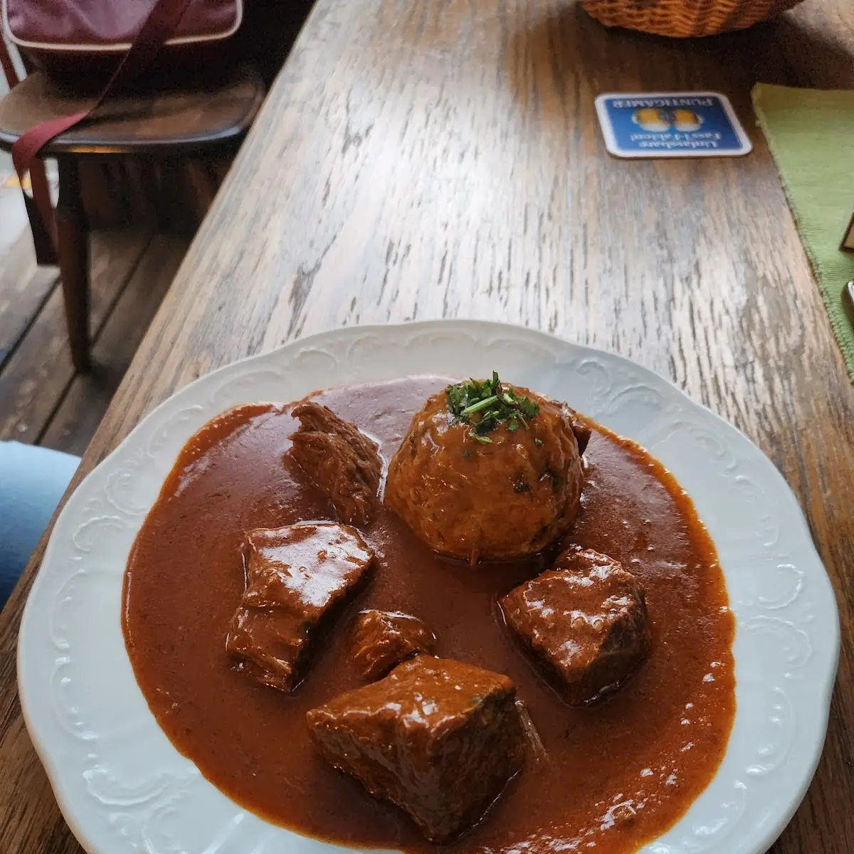 Rindsgulasch Mit Knödel, Reselstube