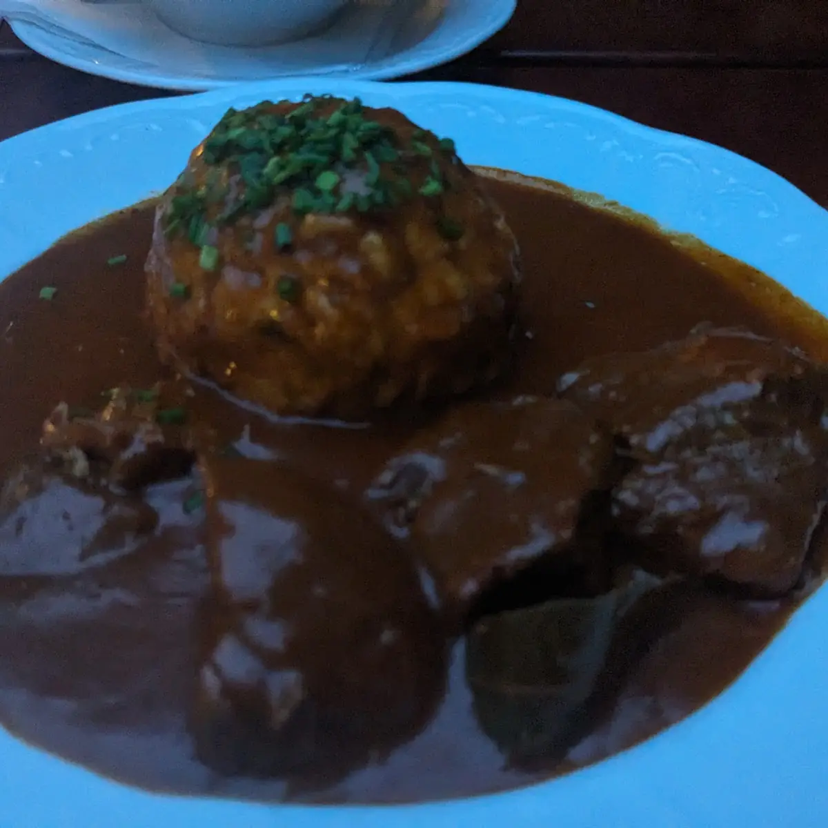 Rindsgulasch Mit Semmelknödel, Reselstube