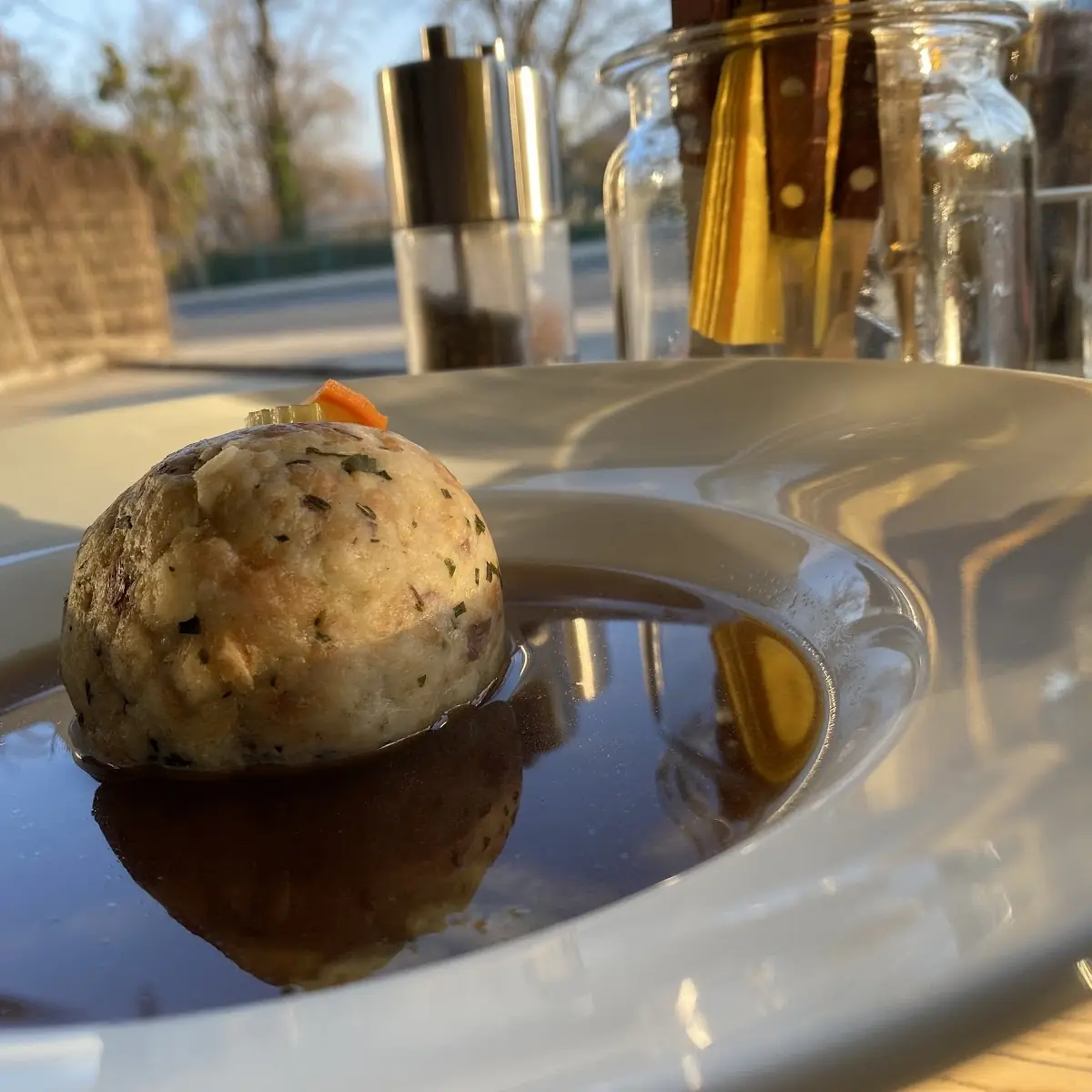 Leberknödelsuppe