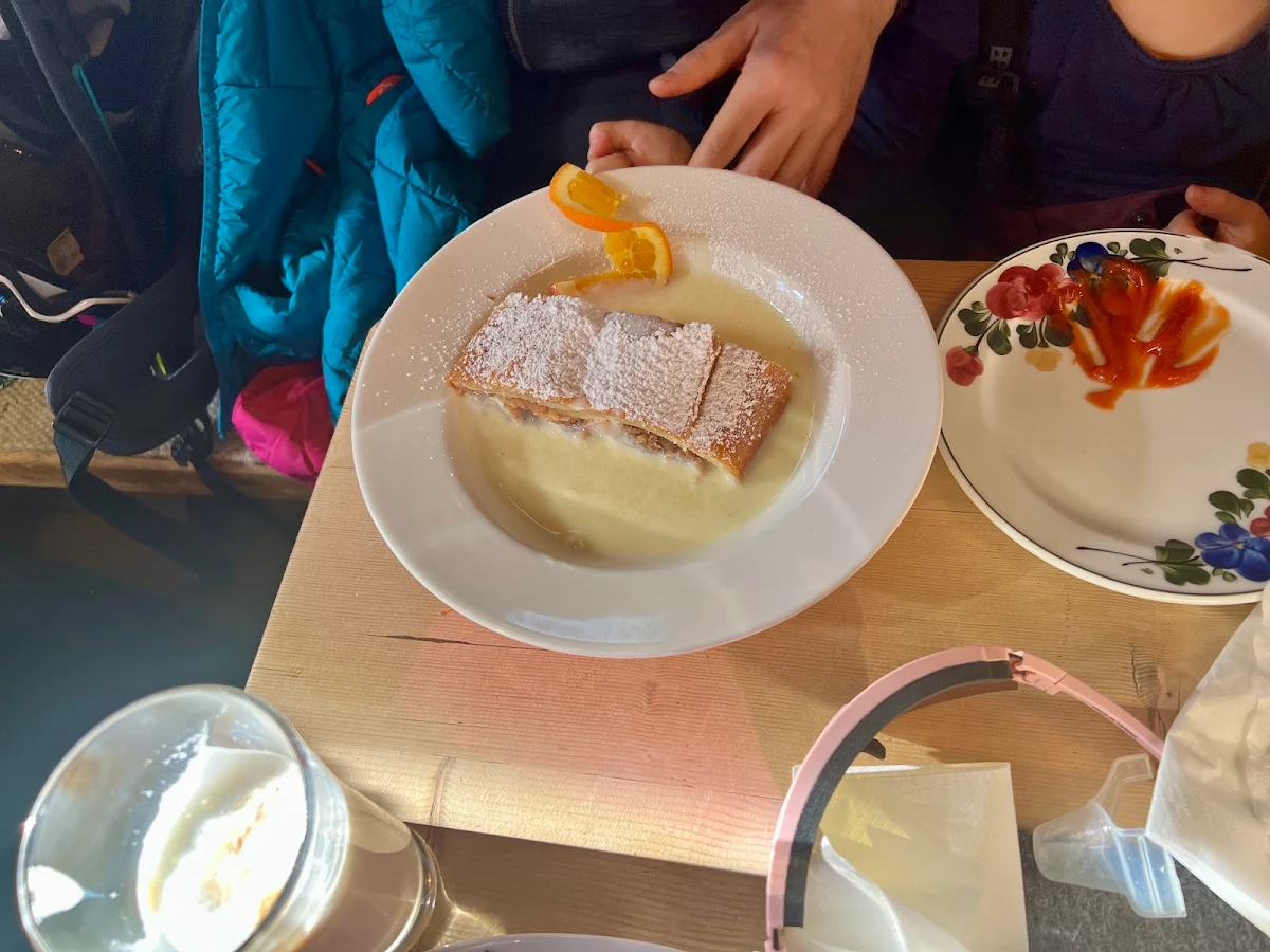Apfelstrudel Mit Vanillesauce