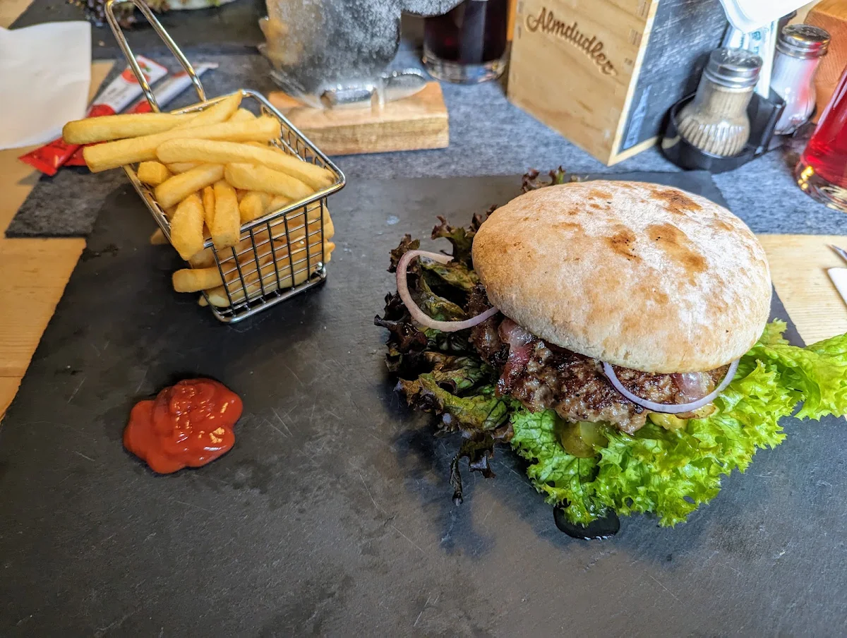 Burger Mit Pommes