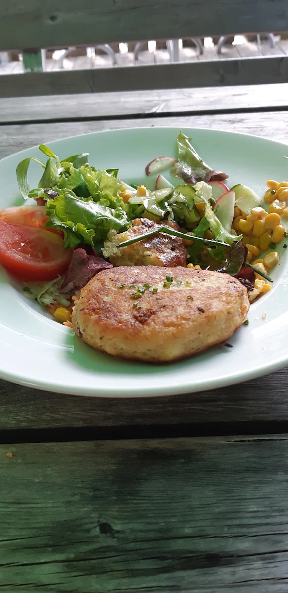 Kasknödel Mit Gemischten Salatteller