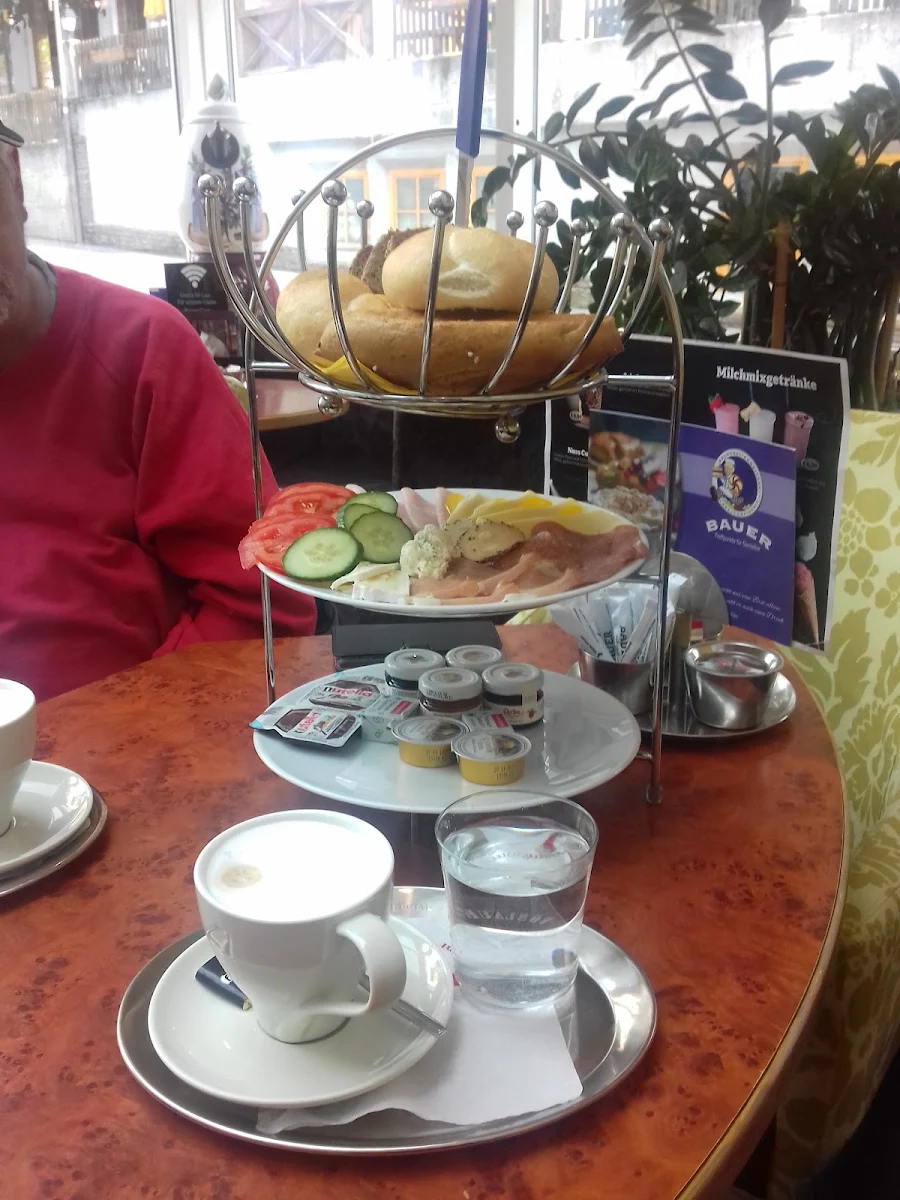Cafe Und Kuchen Waren Sehr Gut