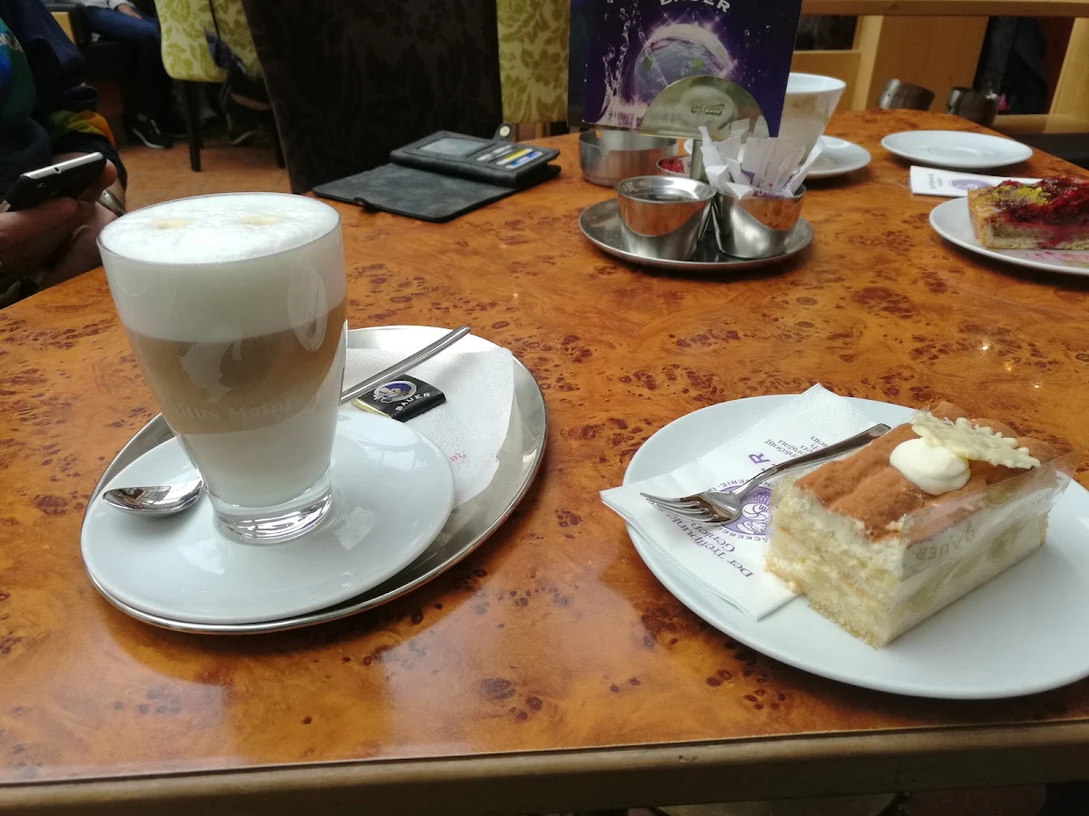 Käse-kuchen Und Latte Macchiato