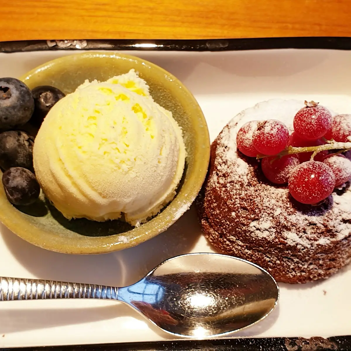 Flüssiger Schokokuchen Mit Vanilleeis