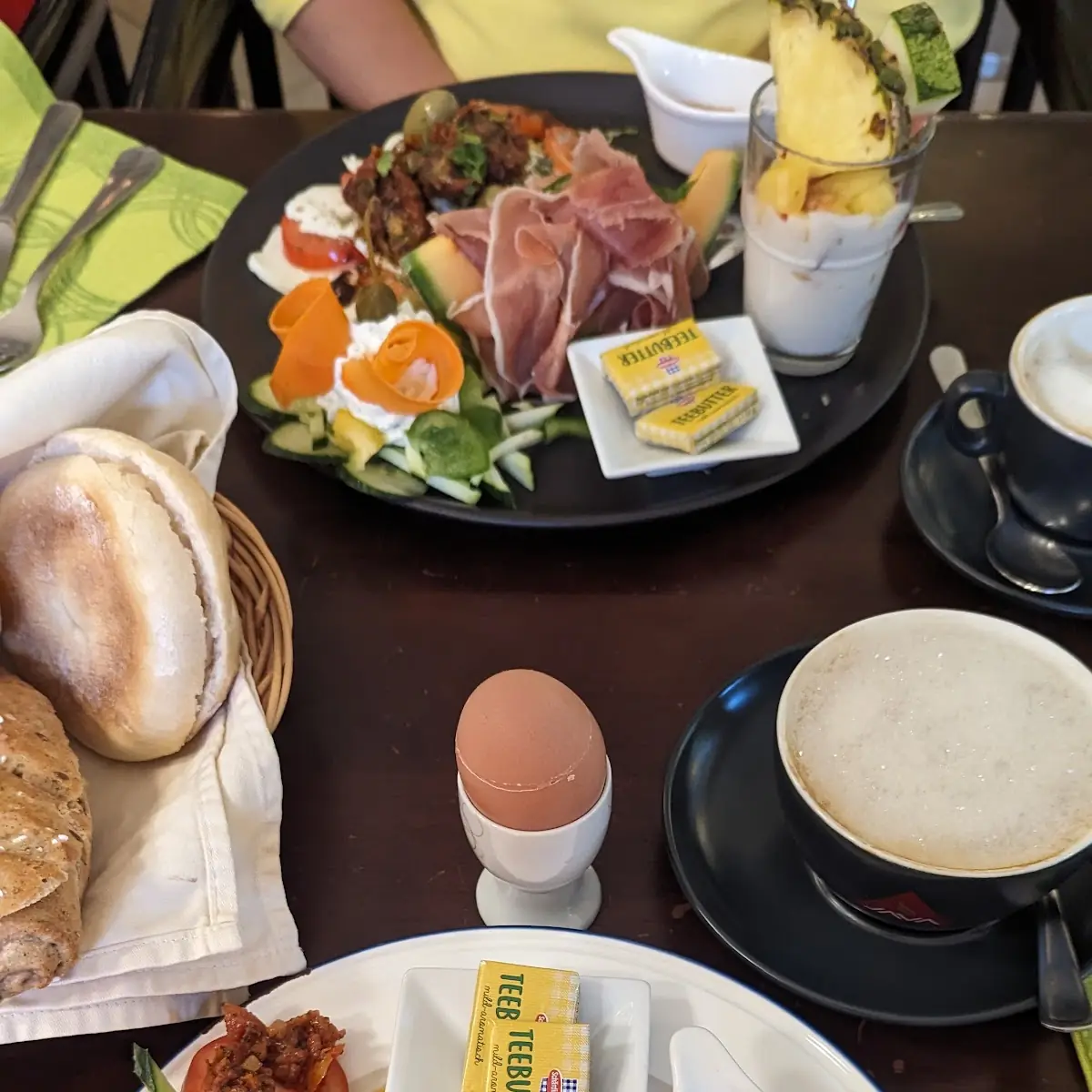 Kleines Frühstück Häferl Kaffee Mit Hafermilch Weiches Ei Extra