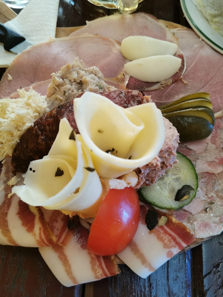 Brettljause Und Salat