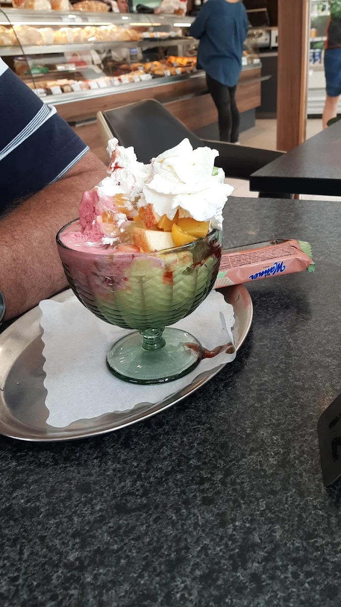 Eisbecher Mit Früchten