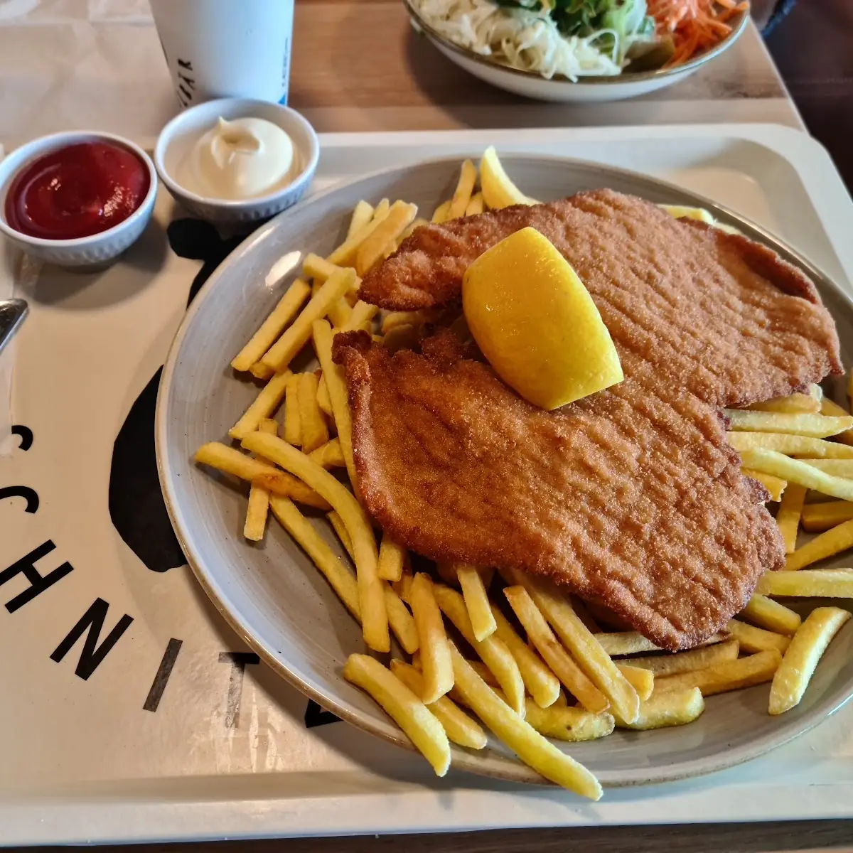 Schnitzel Con Patatas Fritas