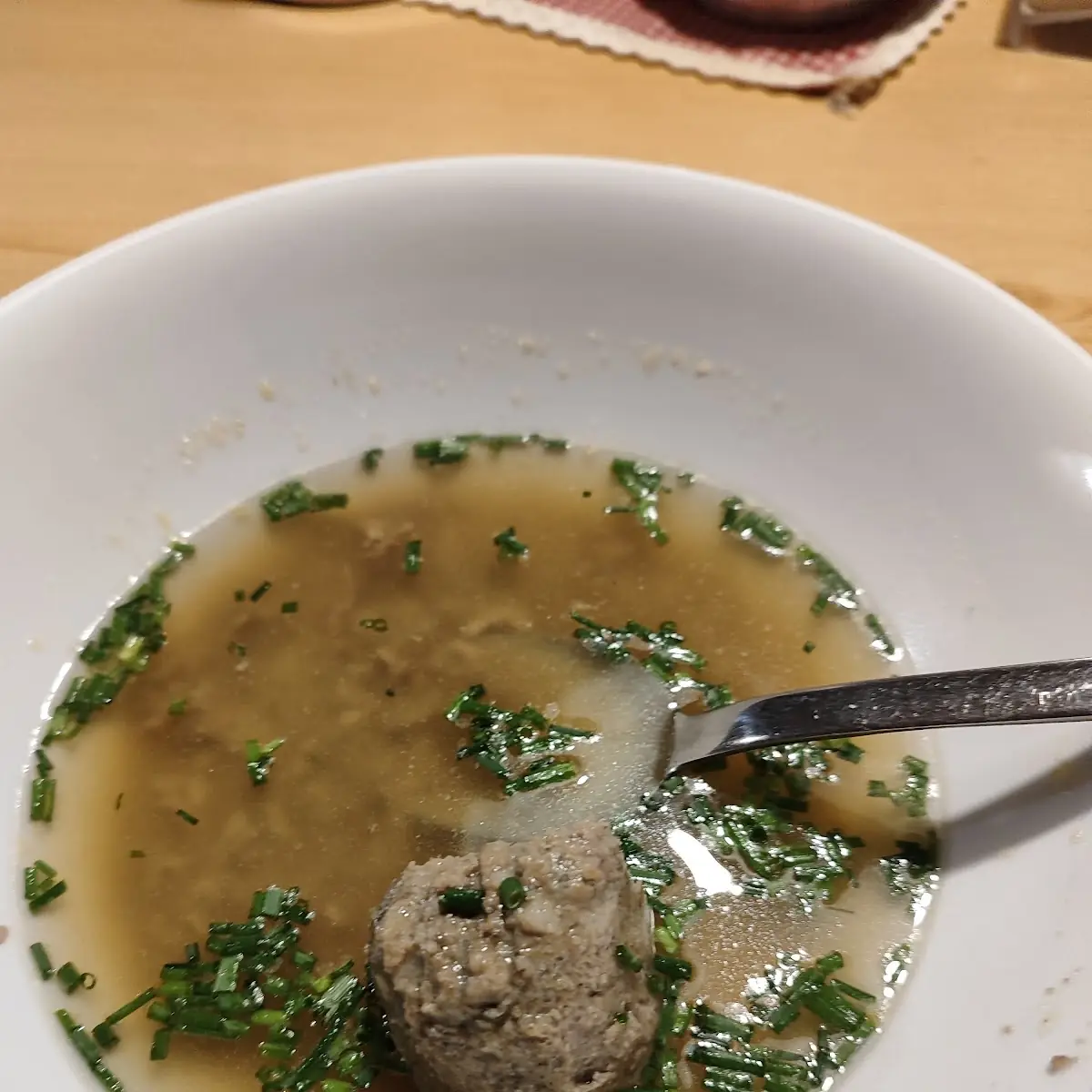 Hausgemachte Rindsuppe