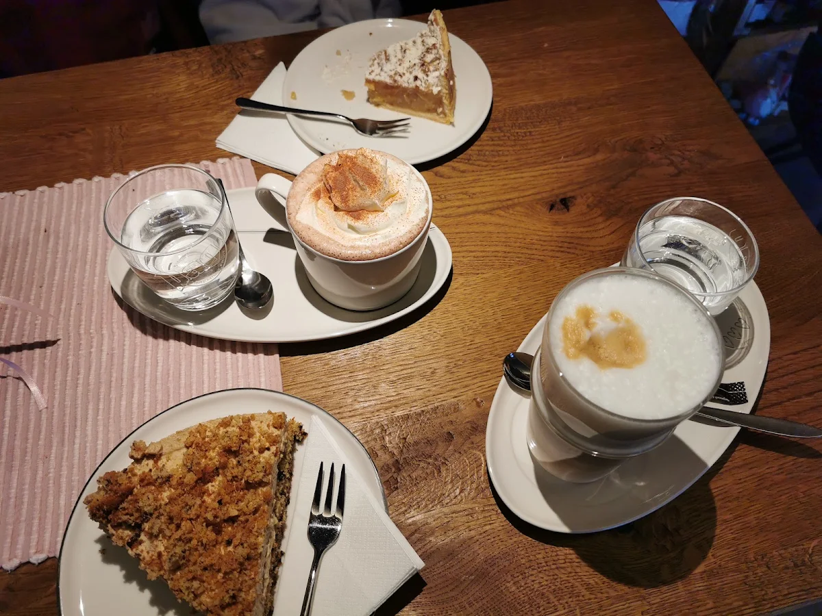 Cappuccino Torte & Apfelkuchen
