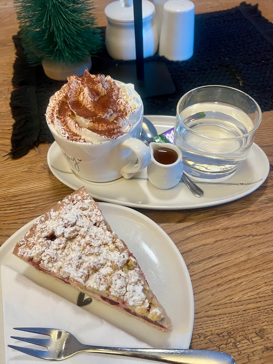 Heiße Schokolade Mit Rum Und Kirschstreusel