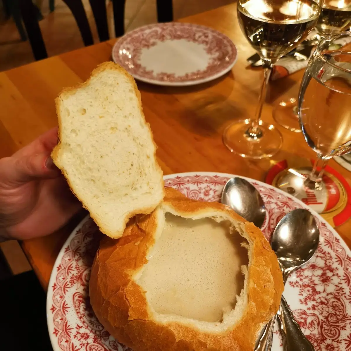 Knoblauchcremesuppe Im Brotlaib
