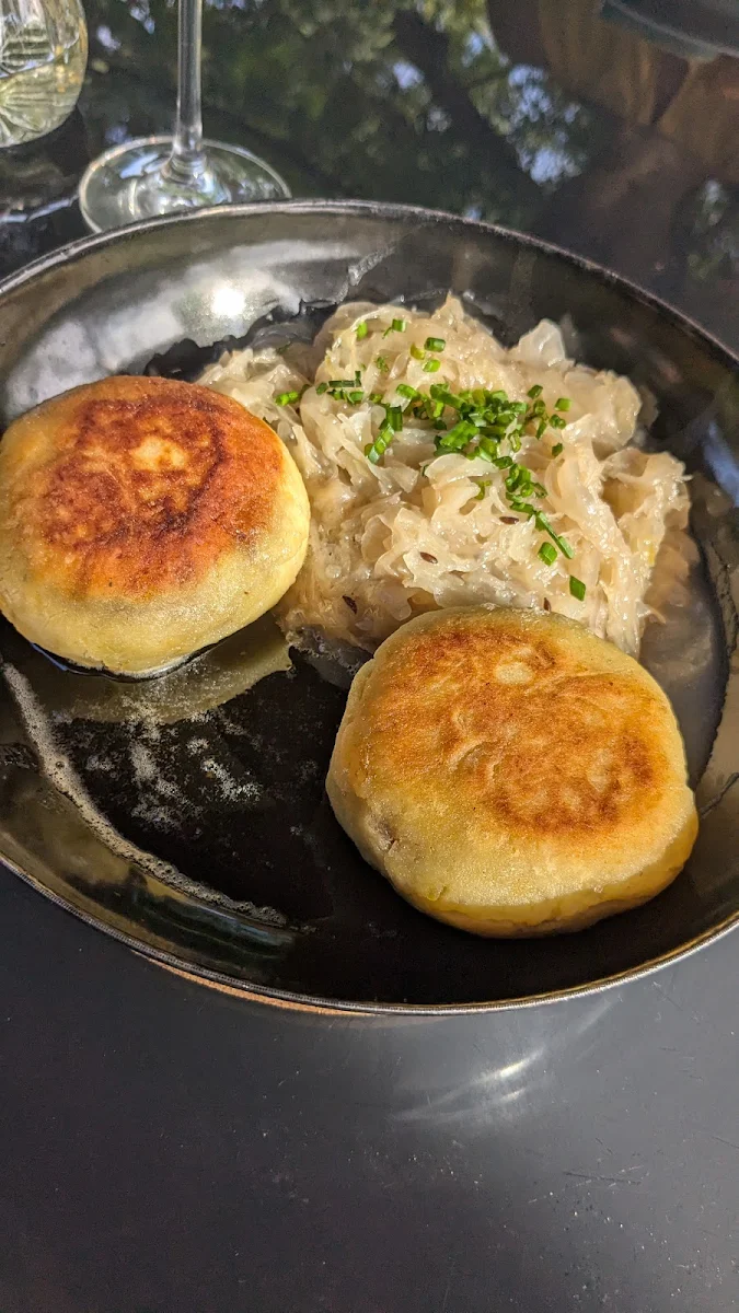 Gebratene Fleischknodel Mit Sauerkraut