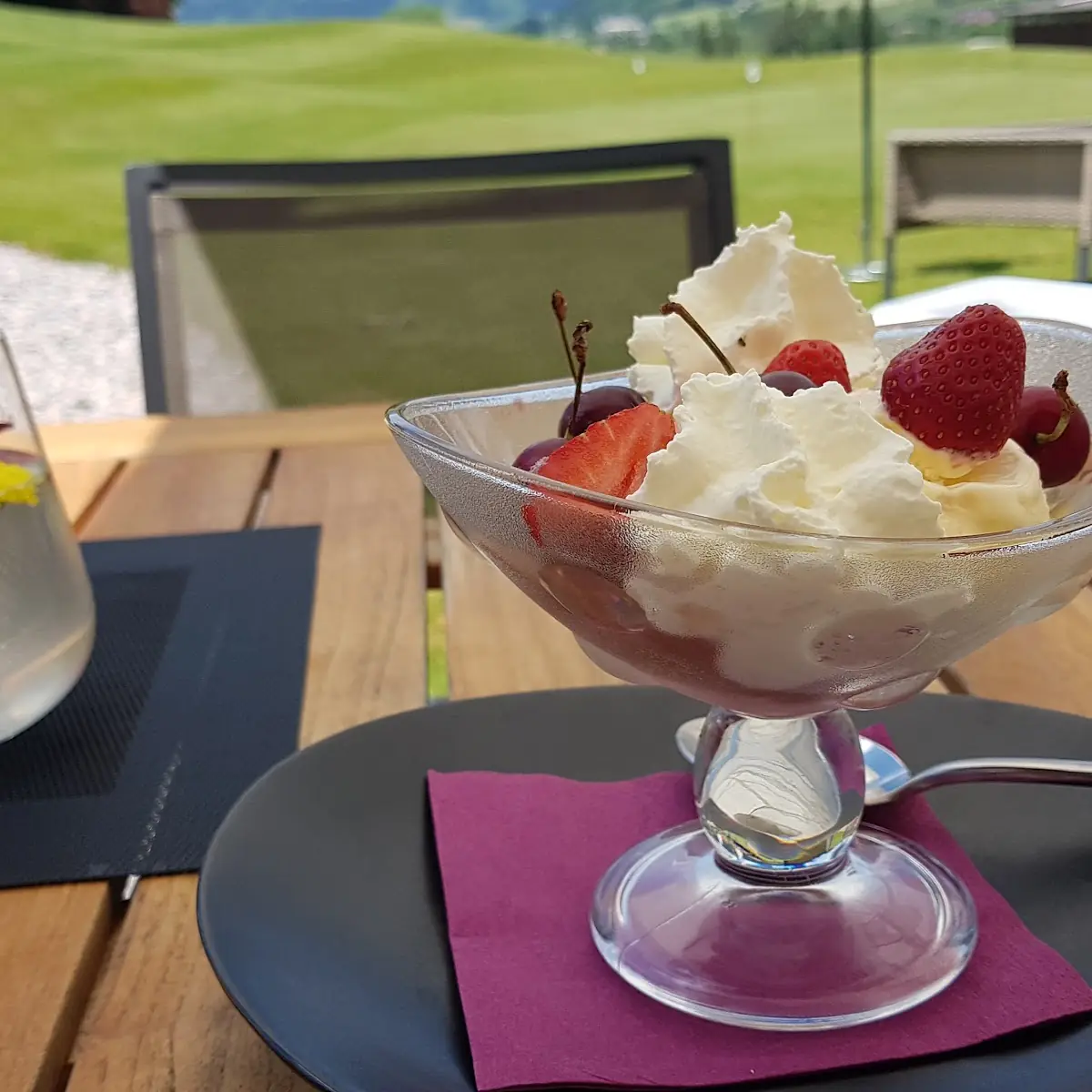 Eisbecher Mit Früchten