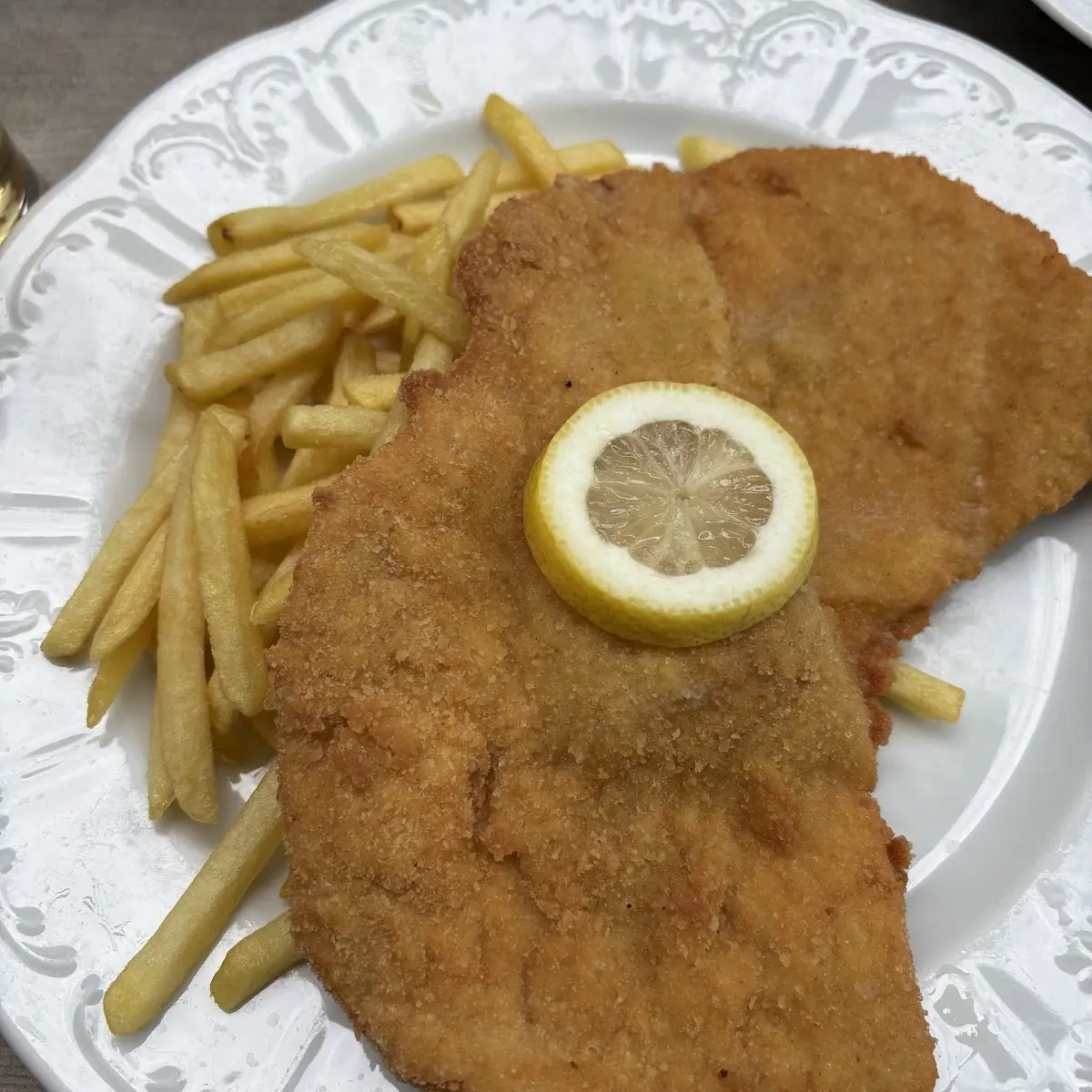 Schnitzel Wiener Art Mit Pommes