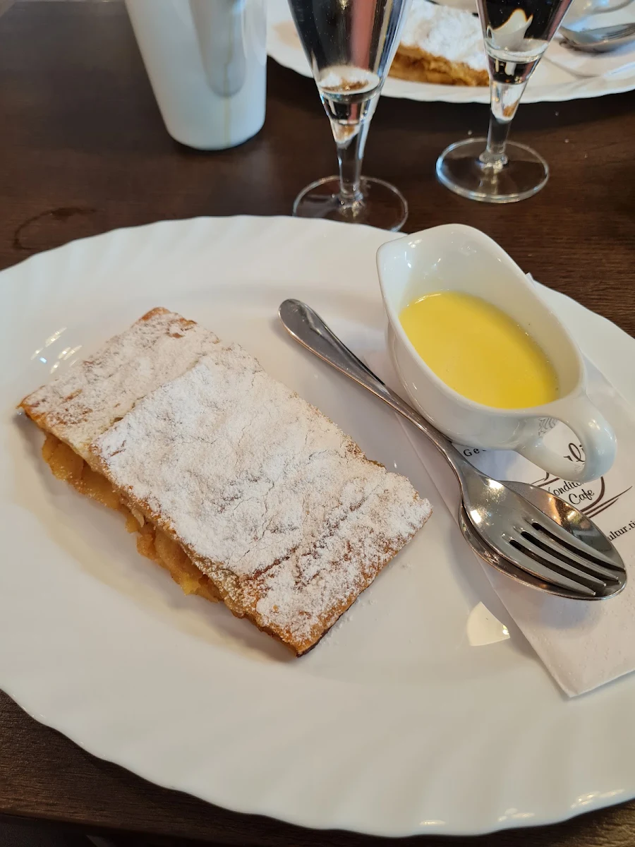 Apfelstrudel Mit Vanillesoße