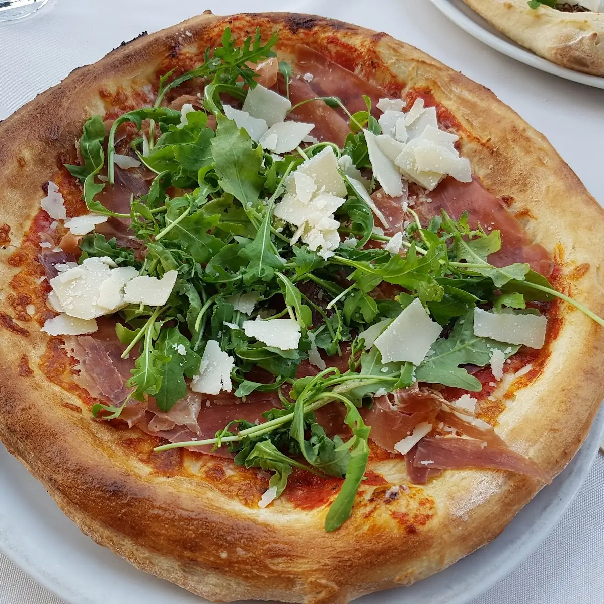 Pizza Burrata e Prosciutto Crudo