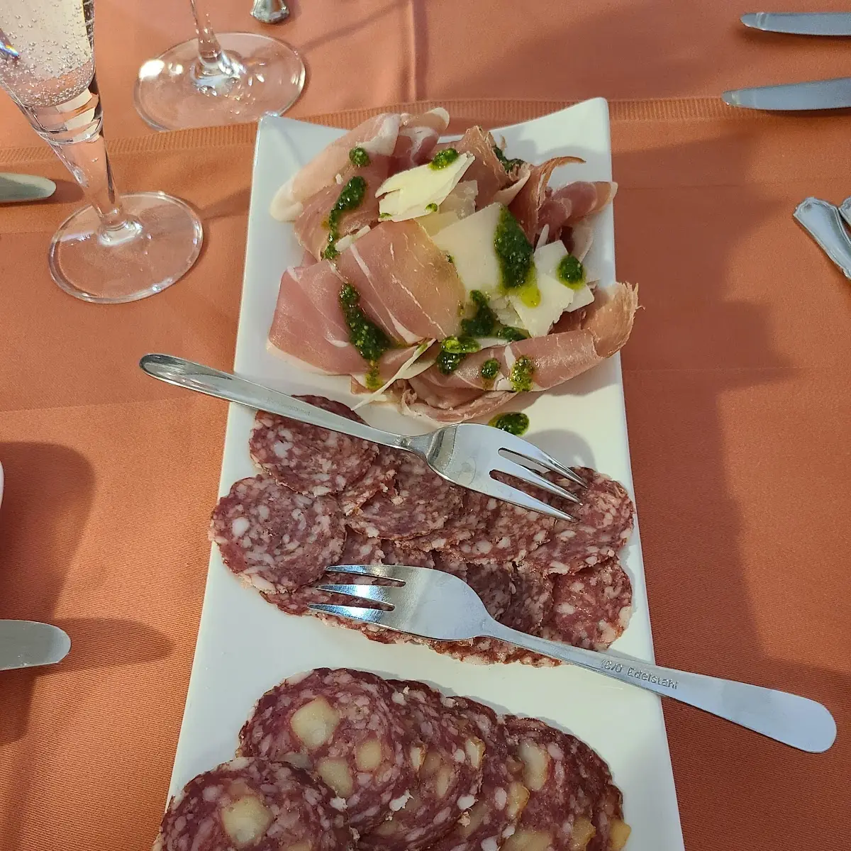 Büffelwurst Prosciutto Parmesan Pesto