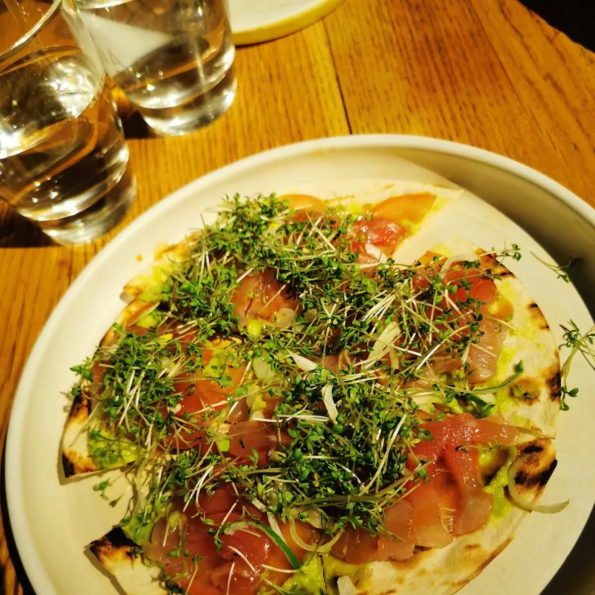 Thuna Sashimi Pizza